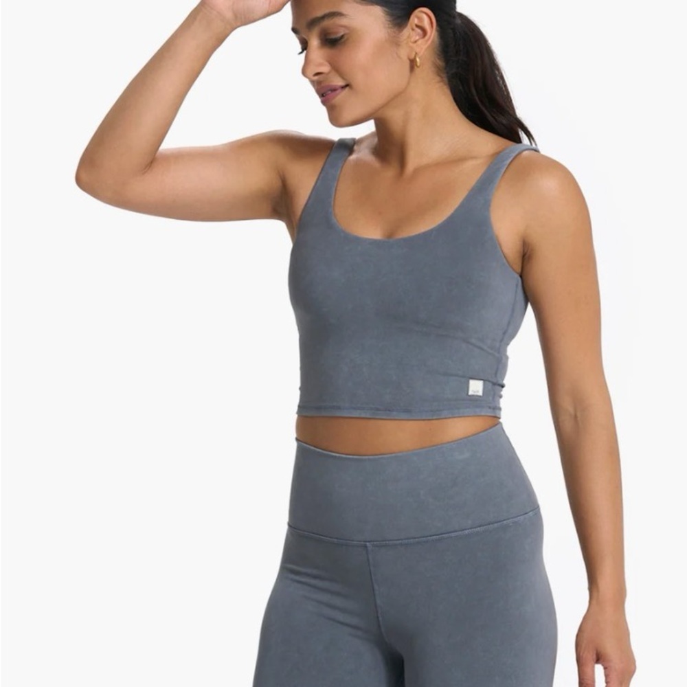 Vuori Washed Daily Crop in Washed Charcoal - Medium